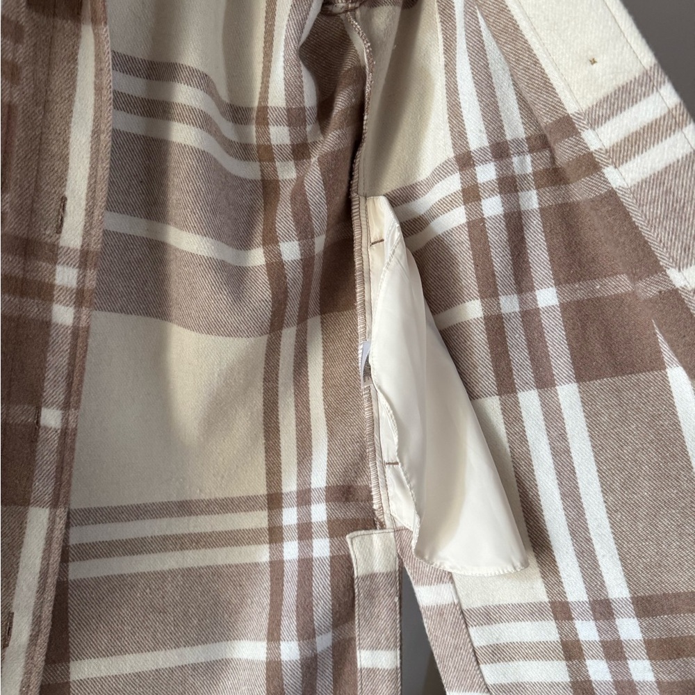 Banana Republic Tan and Cream Plaid Utility Jacket - Picture 5 of 9
